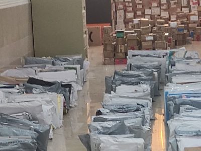 مرسوله های پستی لامرد همچنان در اداره پست انباشته شده