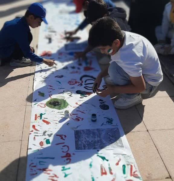 برگزاری ایستگاه نقاشی ۴۷ متری همزمان با راهپیمایی ۲۲ بهمن در لامرد