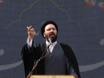 سیدعلی خمینی: مذاکره فعلی با آمریکا، مذاکره صلح نیست، نوعی از جهاد است/ ما و آمریکا هرگز به صلح نمی‌رسیم